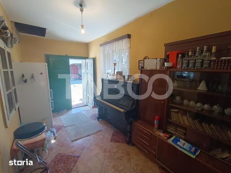 Casă cu 4 camere cu Teren 300 Mp în Roșia