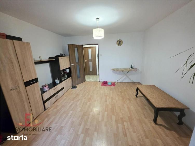 Apartament cu 3 camere decomandat în Dâmbu Pietros