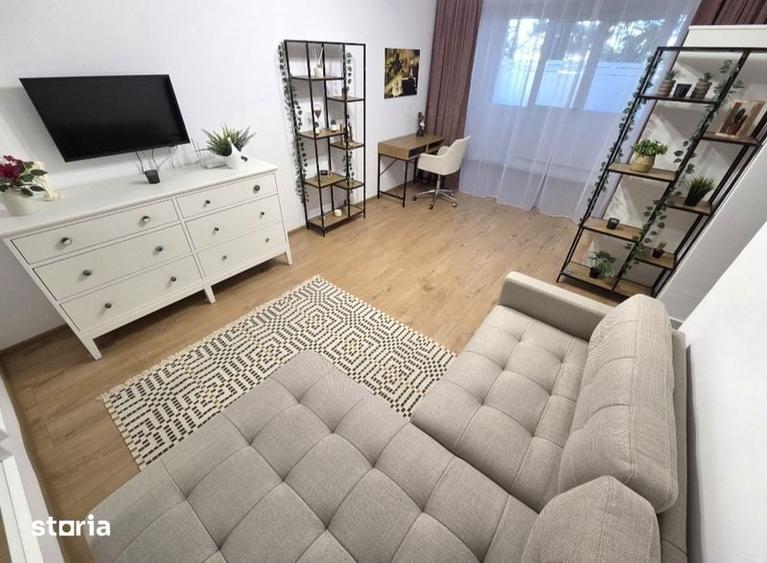 Garsonieră decomandată în Titan