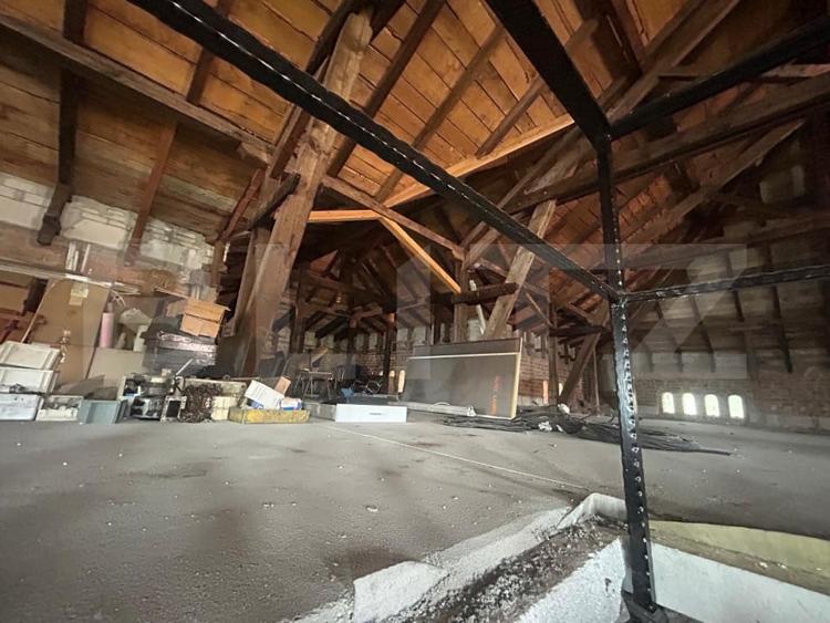 Spațiu industrial, de 1,500 mp, în Pucioasa