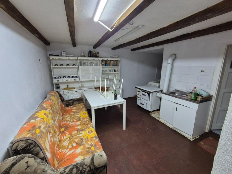 Casă cu 4 camere în Central