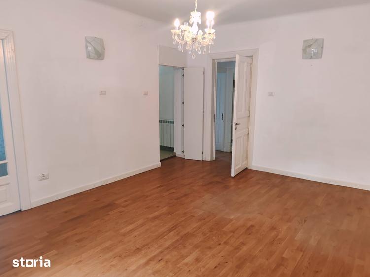 Casă cu 10 camere cu Teren 150 Mp în Cotroceni