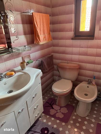Casă cu 5 camere cu Teren 520 Mp în Vlădești