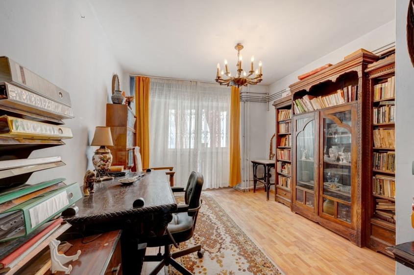 Apartament cu 4 camere semidecomandat, mobilat în 1 Mai