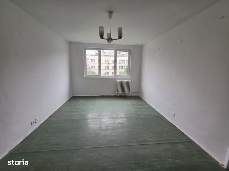 Apartament cu 3 camere semidecomandat în 1 Decembrie 1918