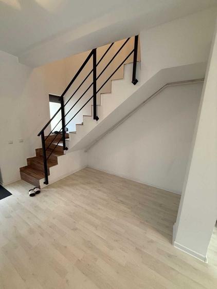 Apartament cu 3 camere semidecomandat în Nicolina