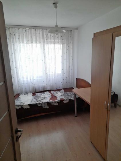 Apartament cu 3 camere decomandat în Mircea cel Bătrân