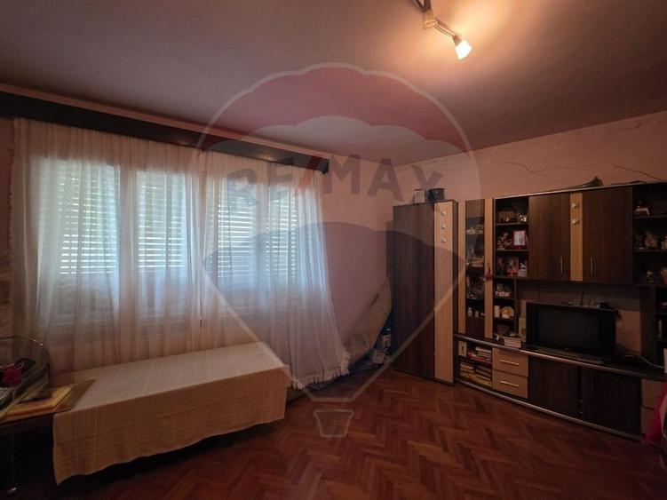 Casă individuală cu 4 camere cu Teren 647 Mp în Aradul Nou