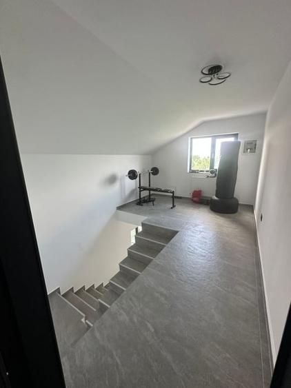 Casă individuală cu 9 camere cu Canalizare în Bragadiru