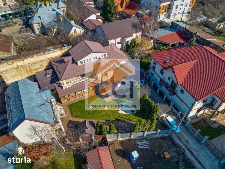 Casă cu 8 camere cu Teren 397 Mp în Central