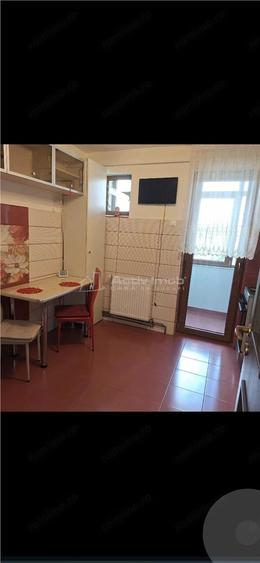 Apartament cu 3 camere decomandat în Calea București