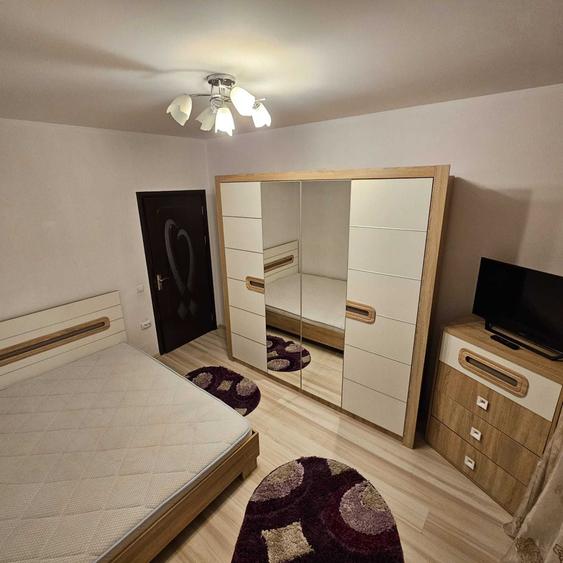 Apartament cu 3 camere decomandat în Turnișor