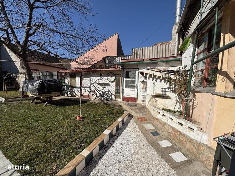 Casă cu 4 camere cu Teren 411 Mp în Central