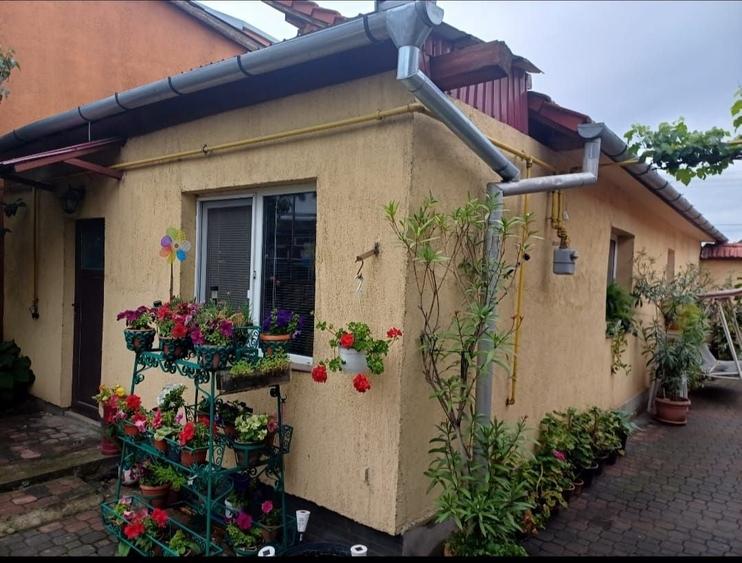 Casă cu 4 camere decomandat în Vladimirescu