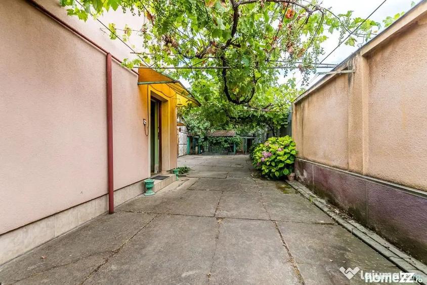 Casă cu 3 camere cu Teren 370 Mp în Central