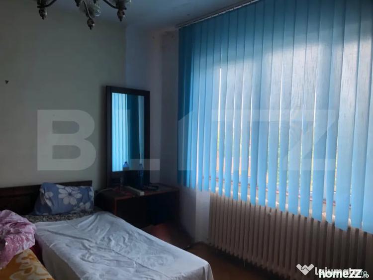 Apartament cu 4 camere decomandat în Semicentral