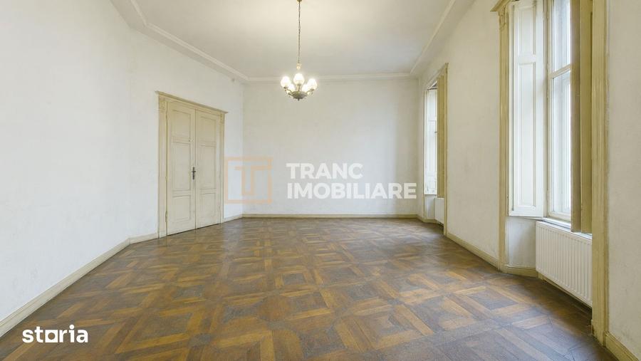 Apartament cu 8 camere în Central