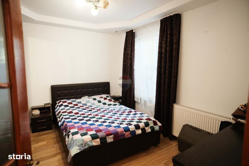 Casă cu 4 camere cu Teren 1500 Mp în Central
