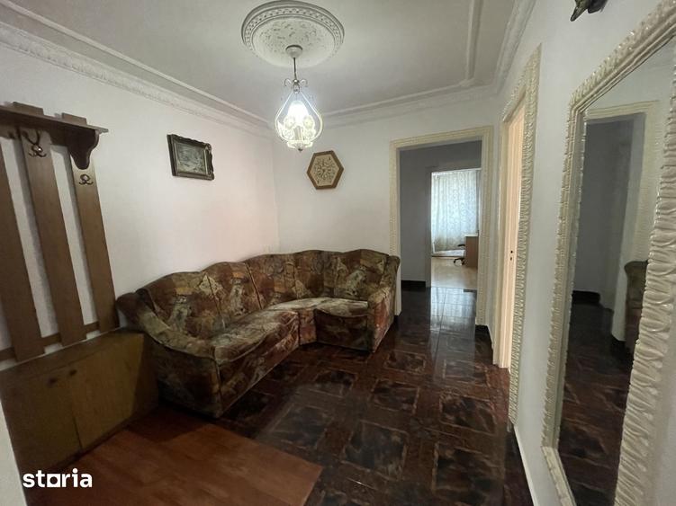 Apartament cu 3 camere decomandat în Vasile Aaron