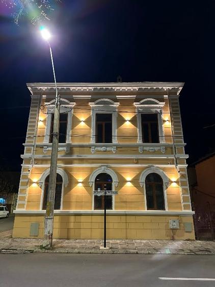 Casă individuală cu 10 camere cu Teren 362 Mp în Central