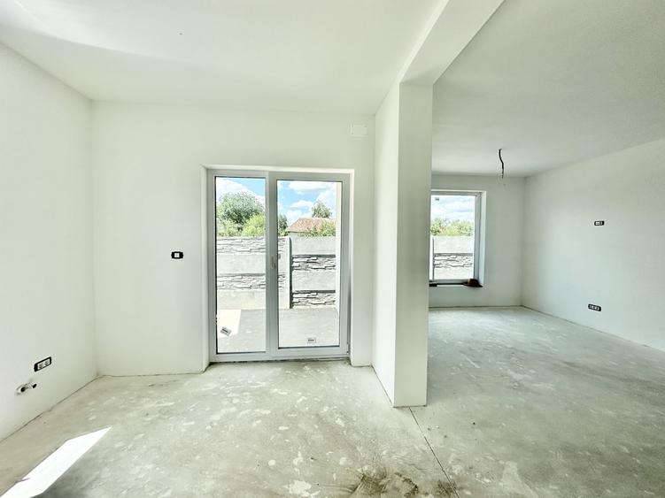 Duplex cu 4 camere cu Canalizare în Moșnița Nouă