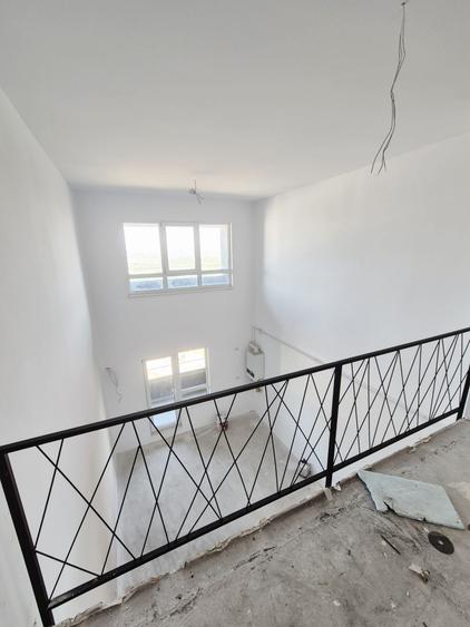 Penthouse cu 3 camere decomandat în Tomis Nord