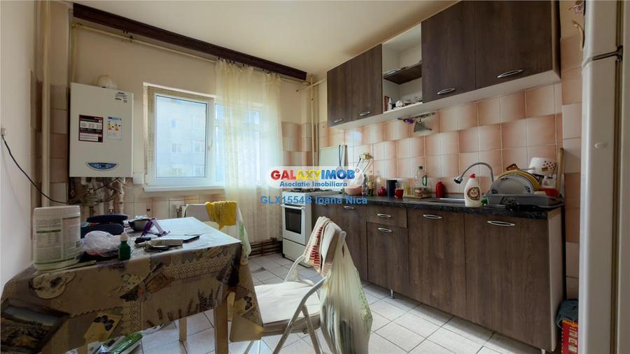 Apartament cu 3 camere decomandat, mobilat în Titan