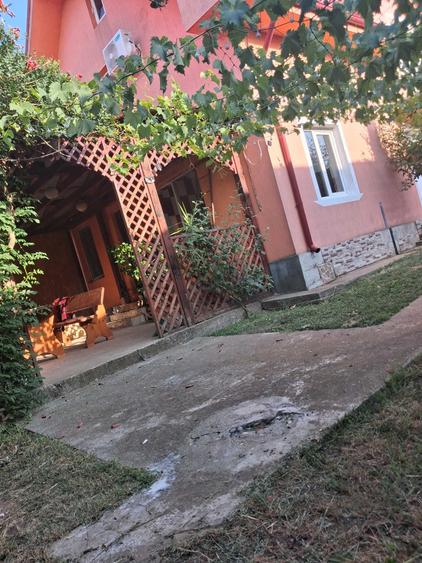 Casă cu 4 camere cu Teren 1000 Mp în Central