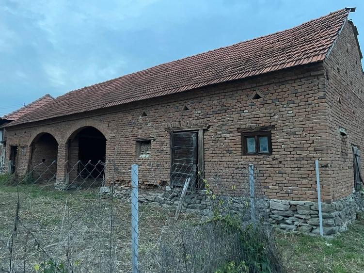 Casă individuală cu 2 camere cu Canalizare în Densuș
