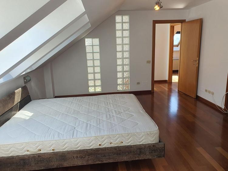 Penthouse cu 3 camere decomandat, mobilat în Domenii
