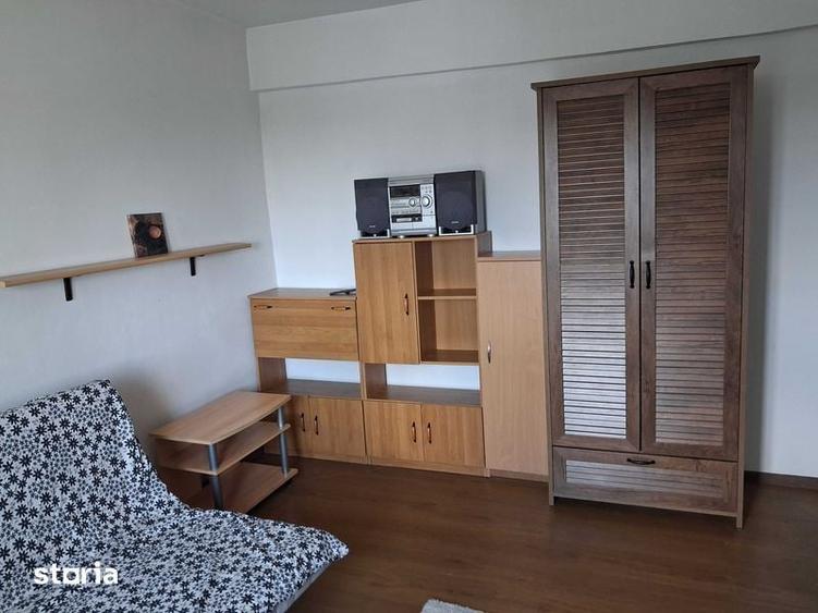 Garsonieră decomandată în Est