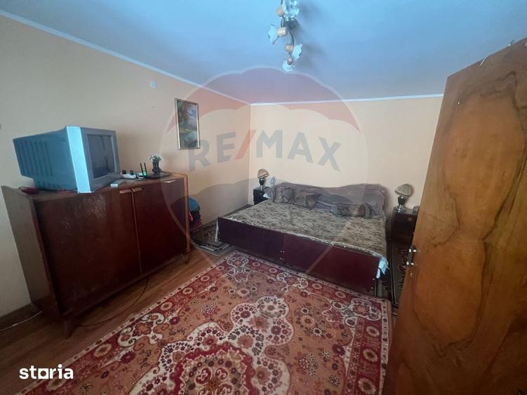 Casă cu 4 camere cu Teren 2111 Mp în Sihlea