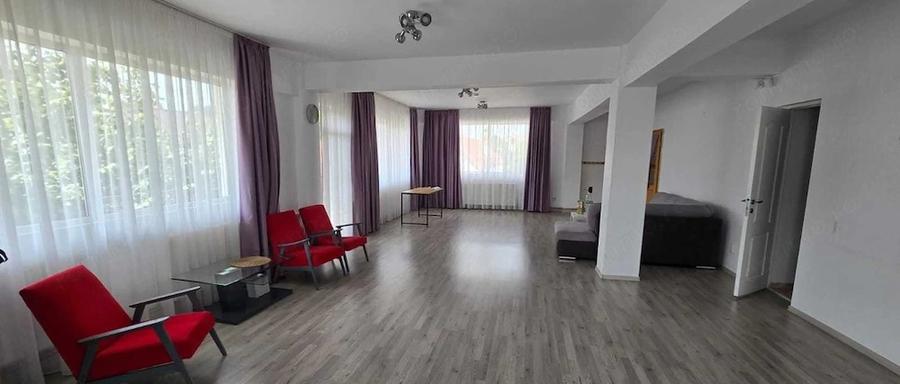 Spațiu comercial, de 500 mp, în Central