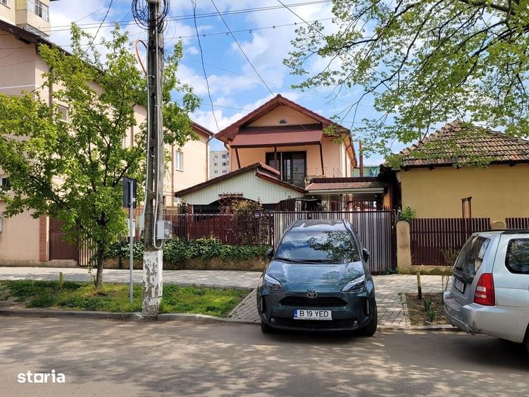 Casă cu 4 camere cu Teren 300 Mp în Central