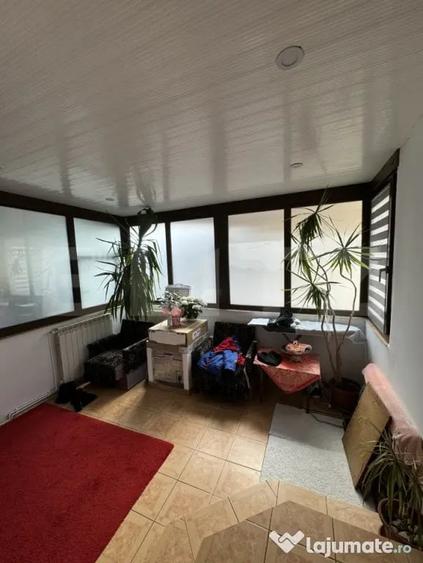 Casă cu 5 camere cu Teren 408 Mp în Cârcea