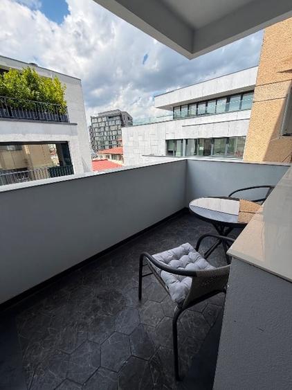 Apartament cu 2 camere semidecomandat, mobilat în Dacia