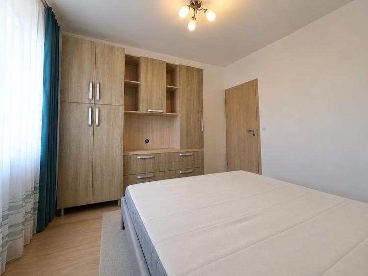 Apartament cu 2 camere decomandat, mobilat în Tractorul