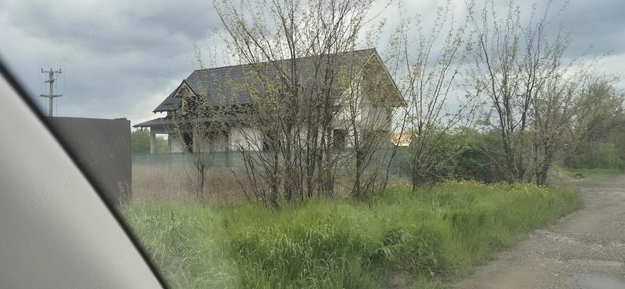 Casă cu Teren 1300 Mp în Șerbănești