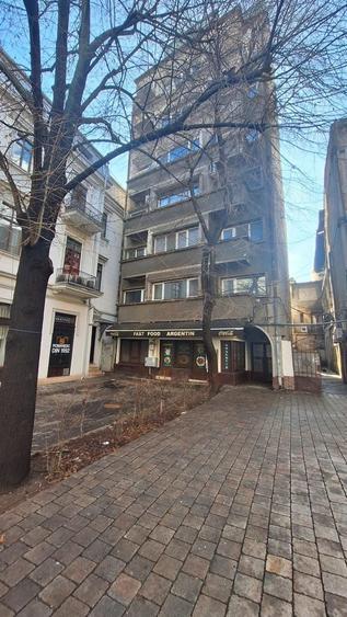 Apartament cu 3 camere semidecomandat în Centrul Istoric