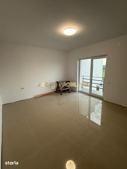 Casă cu 5 camere cu Teren 250 Mp în Vărăști