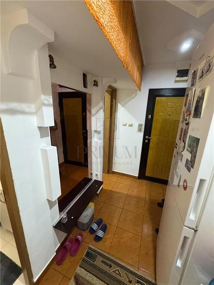 Apartament cu 2 camere semidecomandat, mobilat în Complex Studențesc