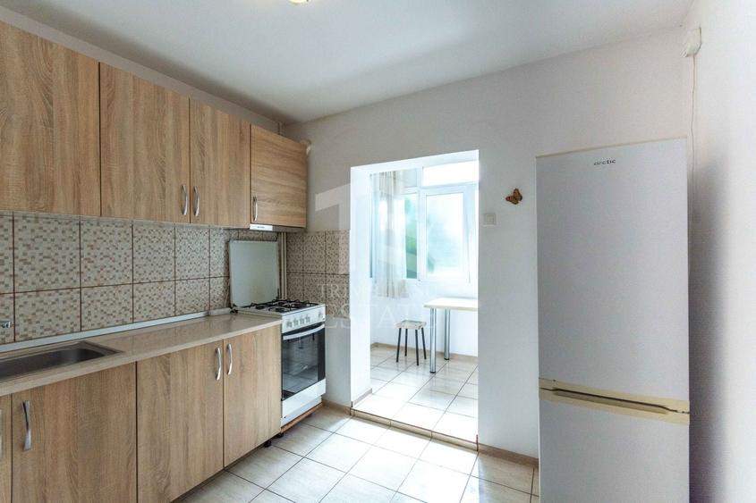 Apartament cu 3 camere semidecomandat, mobilat în Dristor