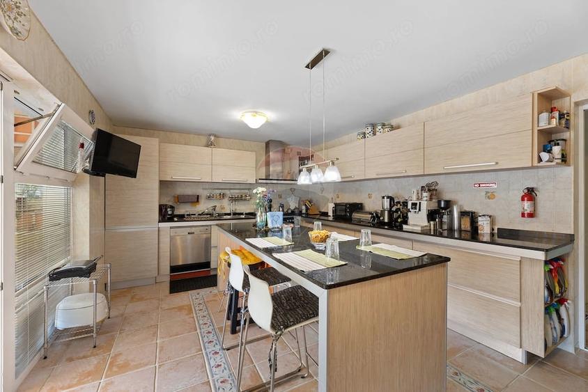 Casă cu 4 camere cu Teren 921 Mp în Subcetate