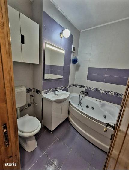 Apartament cu 3 camere semidecomandat în Craiovei