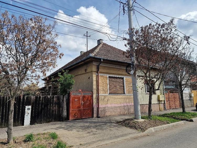Casă cu 2 camere cu Teren 330 Mp în Lunei