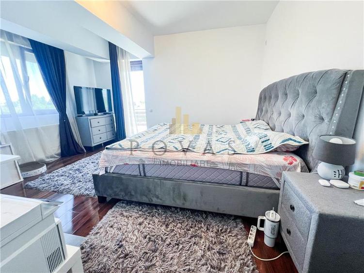 Apartament cu 3 camere semidecomandat, mobilat în Est