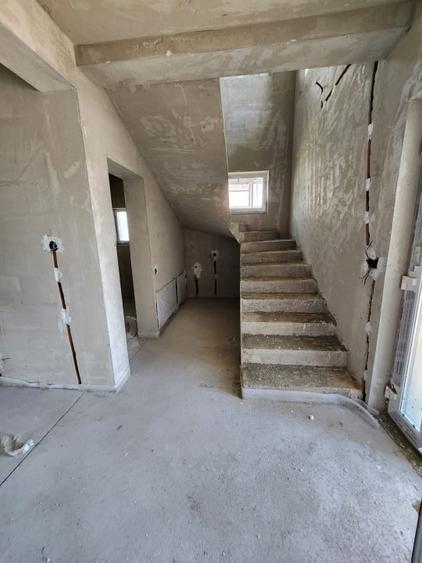 Duplex cu 4 camere cu Canalizare în Florești