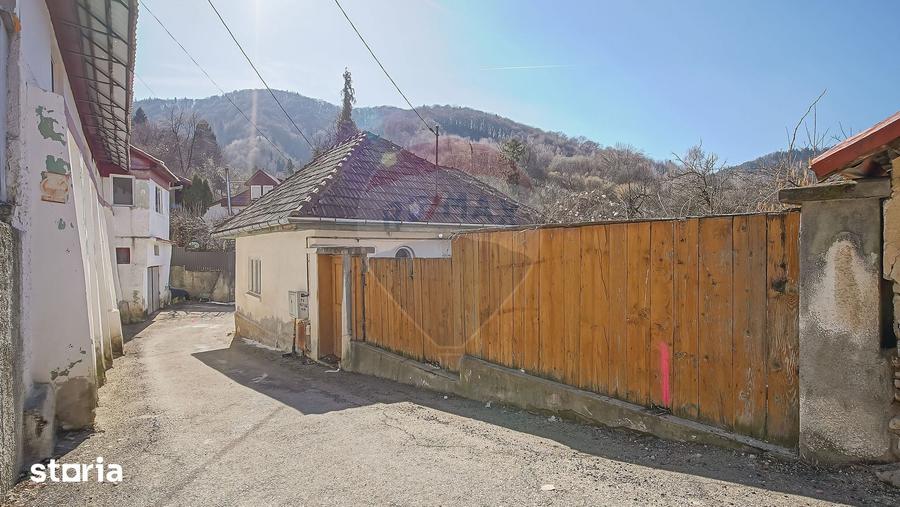 Casă cu 2 camere cu Teren 230 Mp în Schei