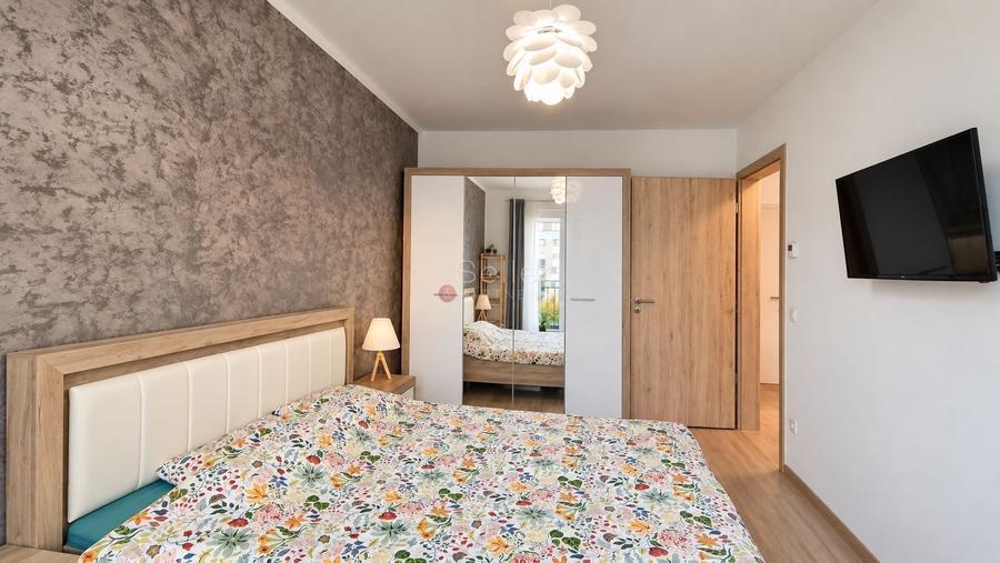 Apartament cu 2 camere decomandat, mobilat în Tractorul