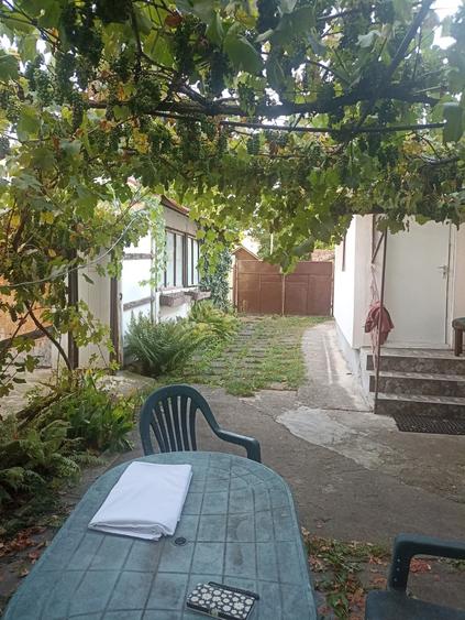 Casă individuală cu 2 camere cu Canalizare în Central